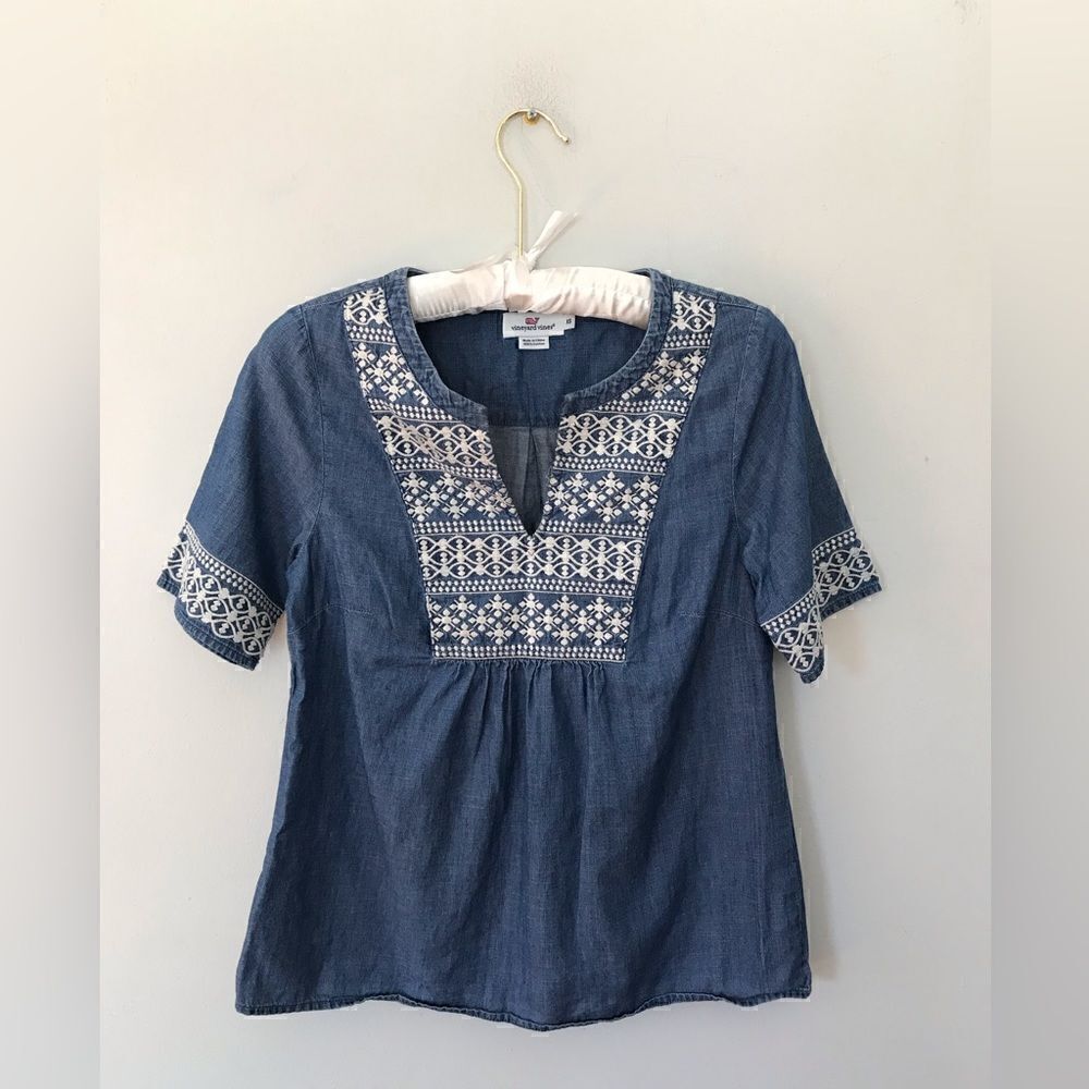 Vineyard vines | denim embroidered top